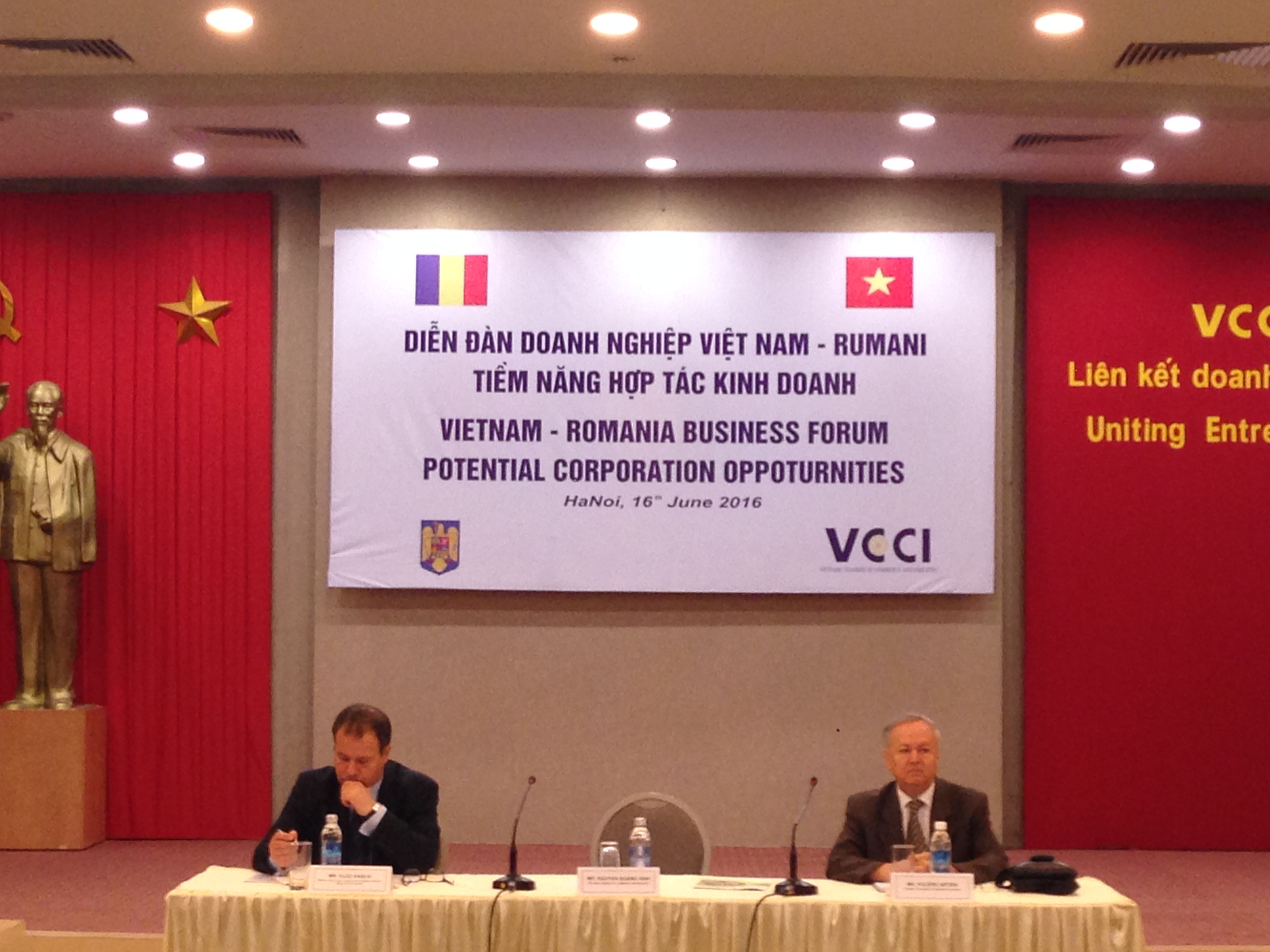 Hội thảo Diễn đàn Doanh nghiệt Việt Nam-Rumani (16/6/2016)