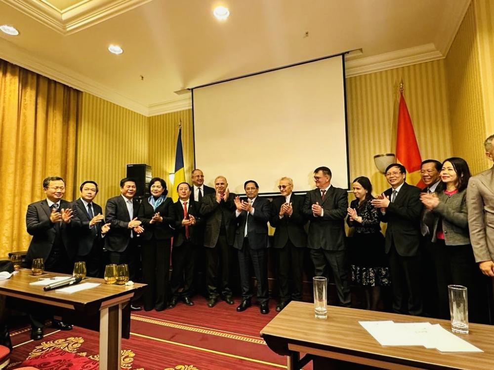Chủ tịch Hội hữu nghị Việt Nam - Rumani Hồ Quang Lợi tham gia đoàn công tác của Thủ tướng Chính phủ Phạm Minh Chính thăm chính thức Rumani